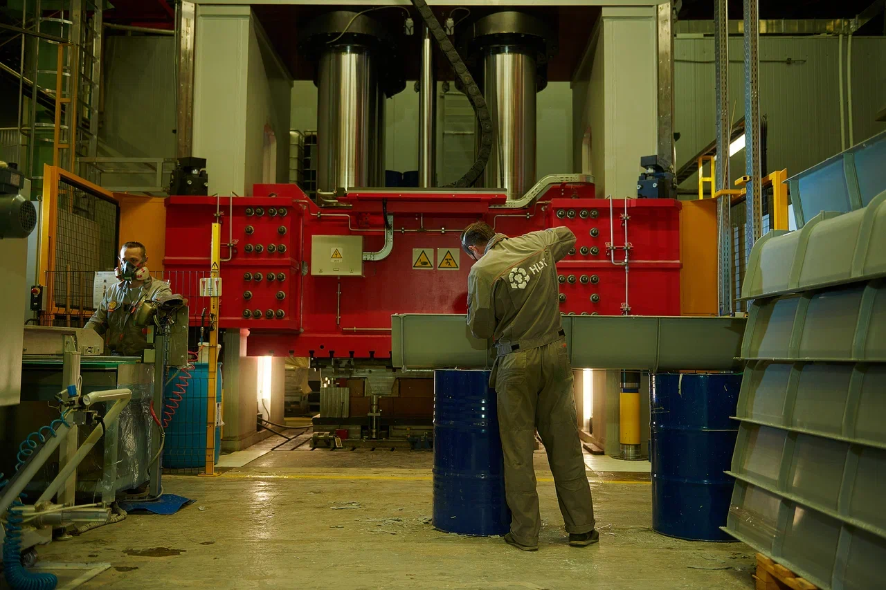 Резидент столичной особой экономической зоны помог реконструировать астраханский мост